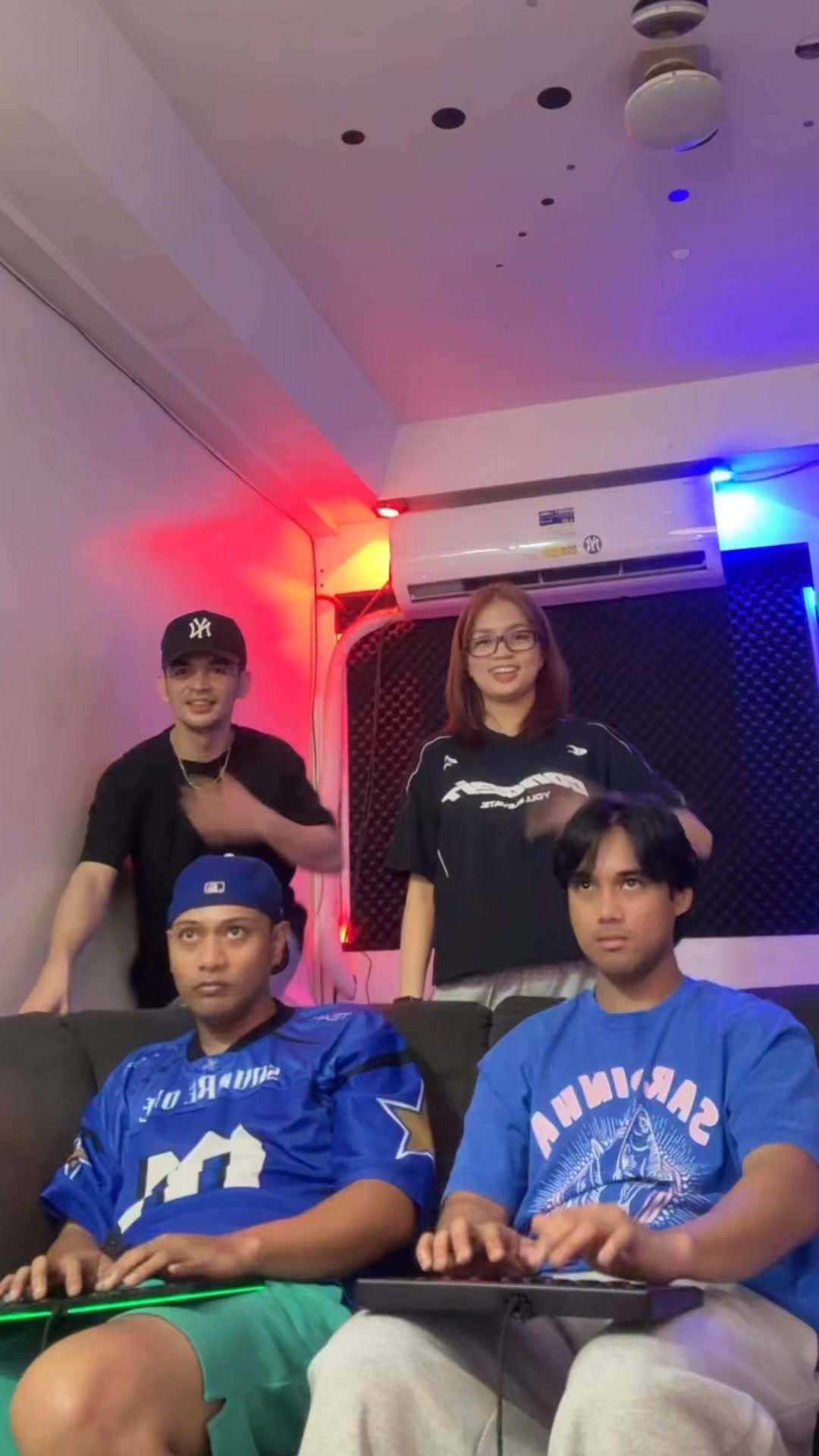 Sino mas mabilis pumindot sa dalawa? | David Inere | Facebook