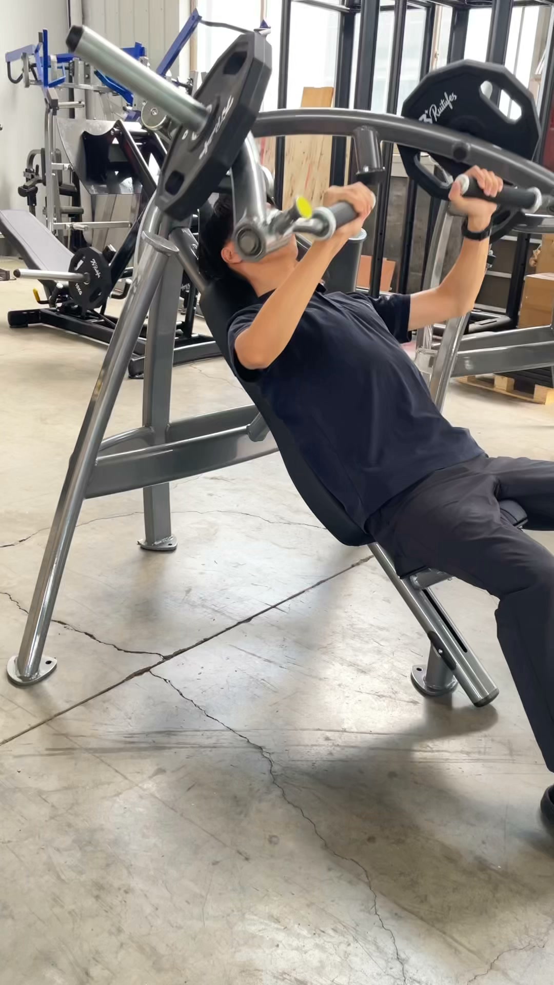 Cybex unique ABs Bench. Please take note of the foot-release to