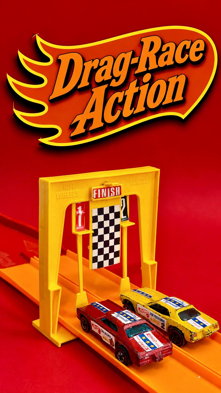 Here is a Race with Snake and Mongoose on the Hot Wheels Drag-Race