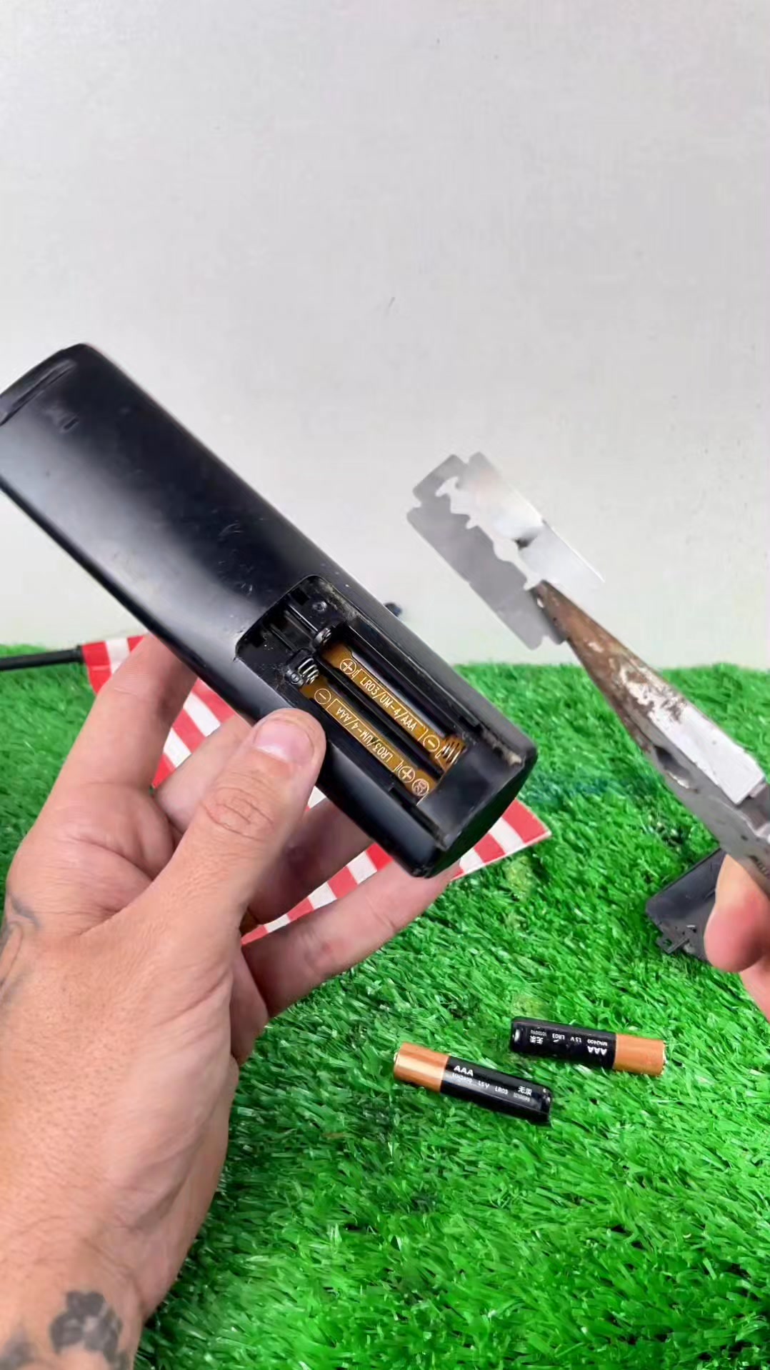 The Razor Blade Trick That Shocked Everyone #LifeHack #SmartTips # ...