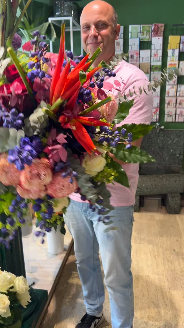 Ein einzigartiger Blumenstrauß, mit Liebe und Geschick gebunden für einen besonderen Menschen! , #blumenursprung #blumenursprungfrankfurt #hierarbeitetderchefpersönlich #madewithlove❤️