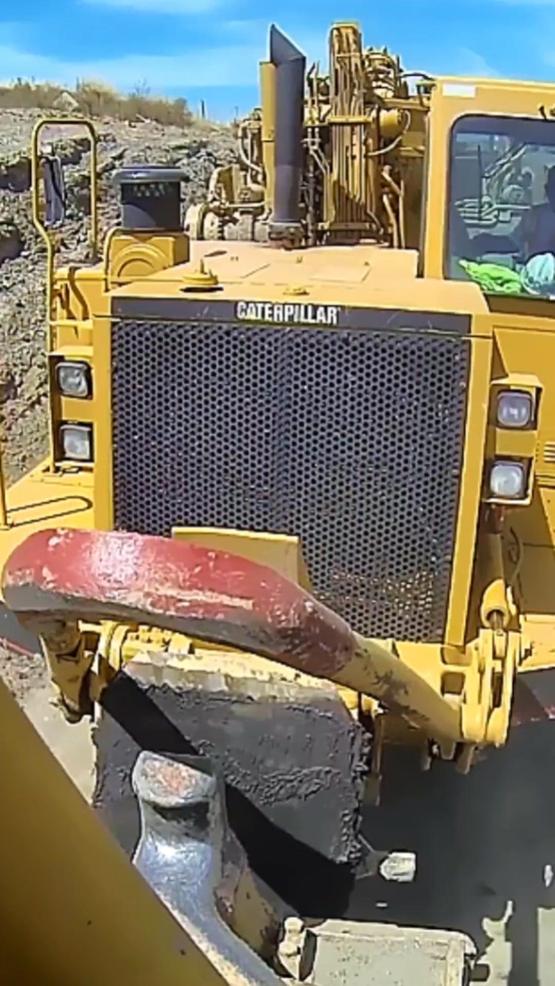 Operating a Classic CAT 660 Scraper #satisfying #howitworks