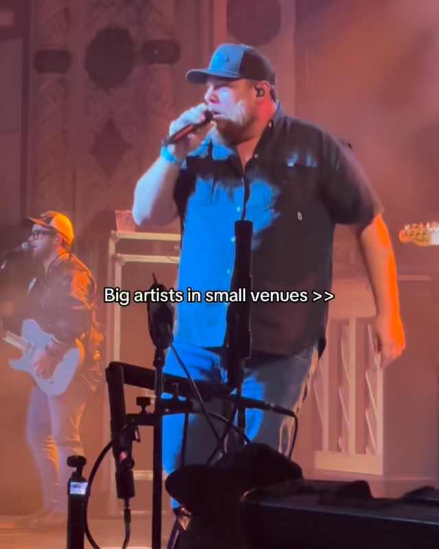 Luke’s ASL interpreter is his doppelgänger #lukecombs | Luke Combs ...