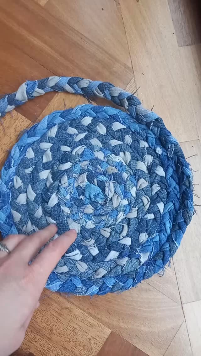 🧵🪡 Old jeans ️ new rag-rug. Durable, practical and entirely upcycled. # ...