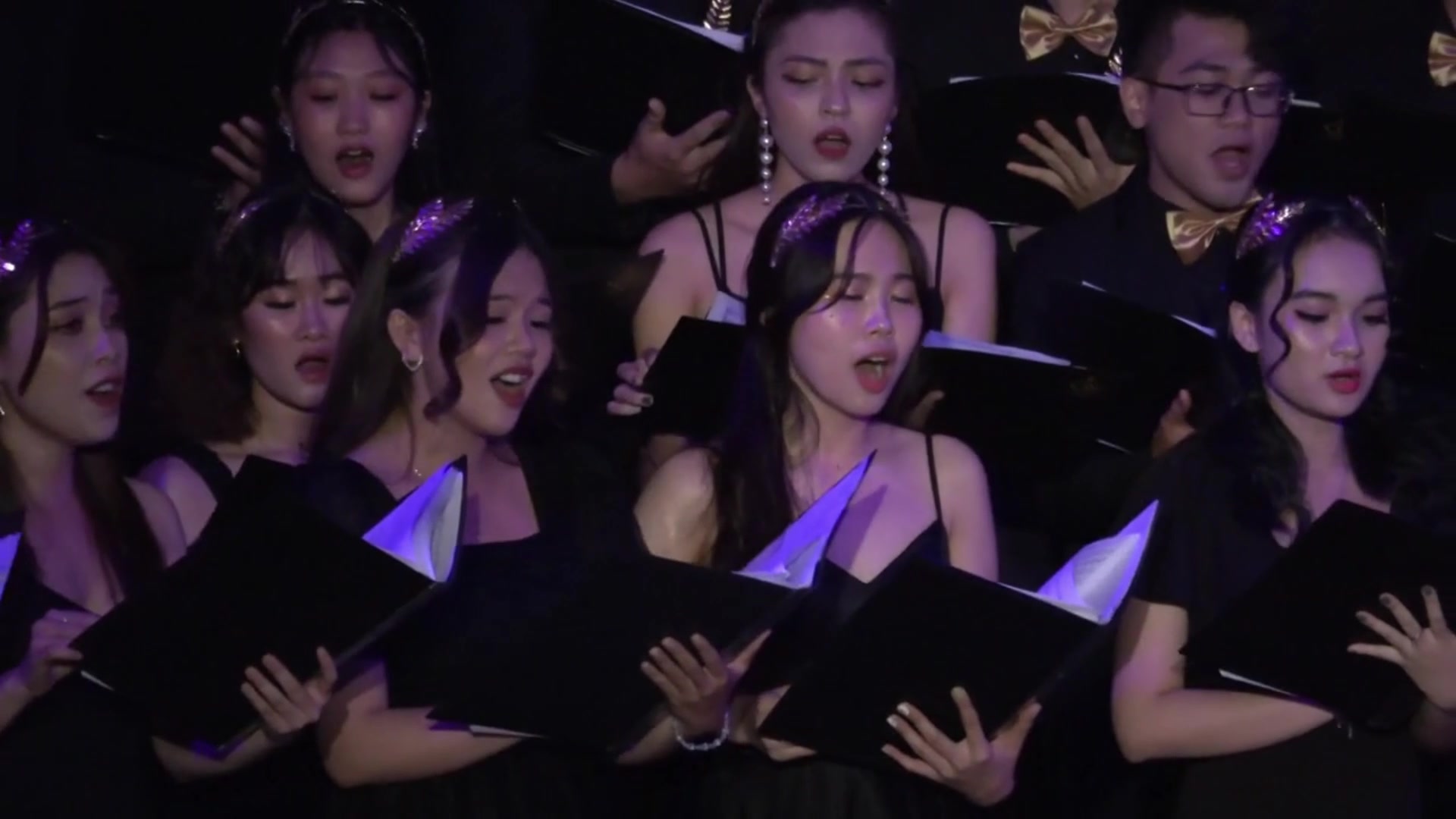 𝐅𝐋𝐎𝐔𝐑𝐈𝐒𝐇 concert Đ𝑜̛𝑛 𝑣𝑖̣ 𝑡𝑜̂̉ 𝑐ℎ𝑢̛́𝑐: Saigon Choir | 𝐻𝑜̂̃ 𝑡𝑟𝑜̛̣ ...