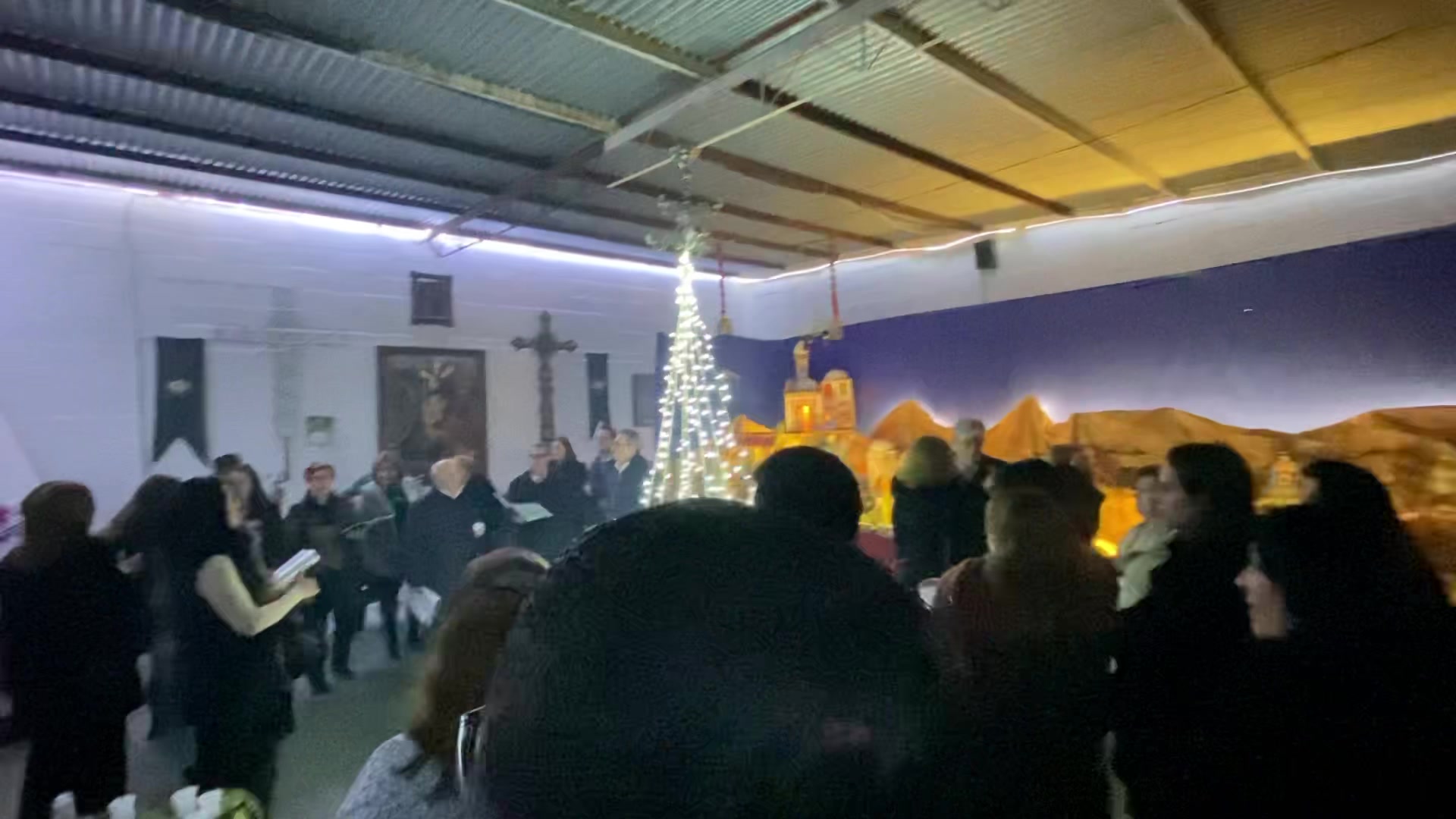 Esta madrugada, tras la Misa del Gallo, visitaron el Belén nuestros ...