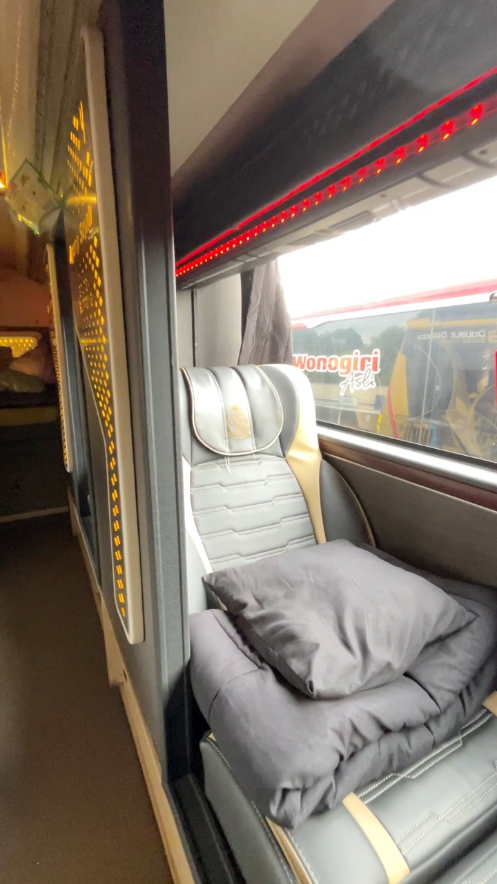 Take a Close Look at the Luxury Interior of Golden Supreme Class 🤩 #bus ...