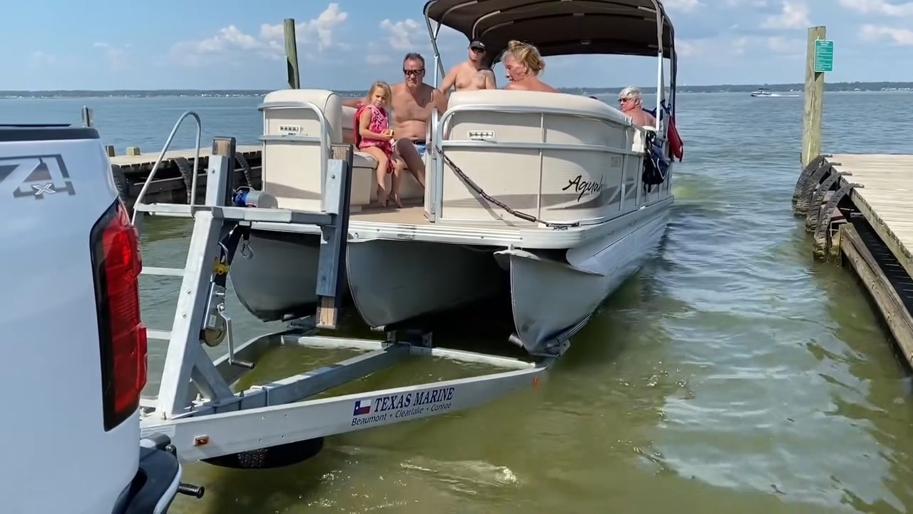 🚤 Take the Stress Out of Loading Your Pontoon! 🚤 Pontoon Loaders are ...