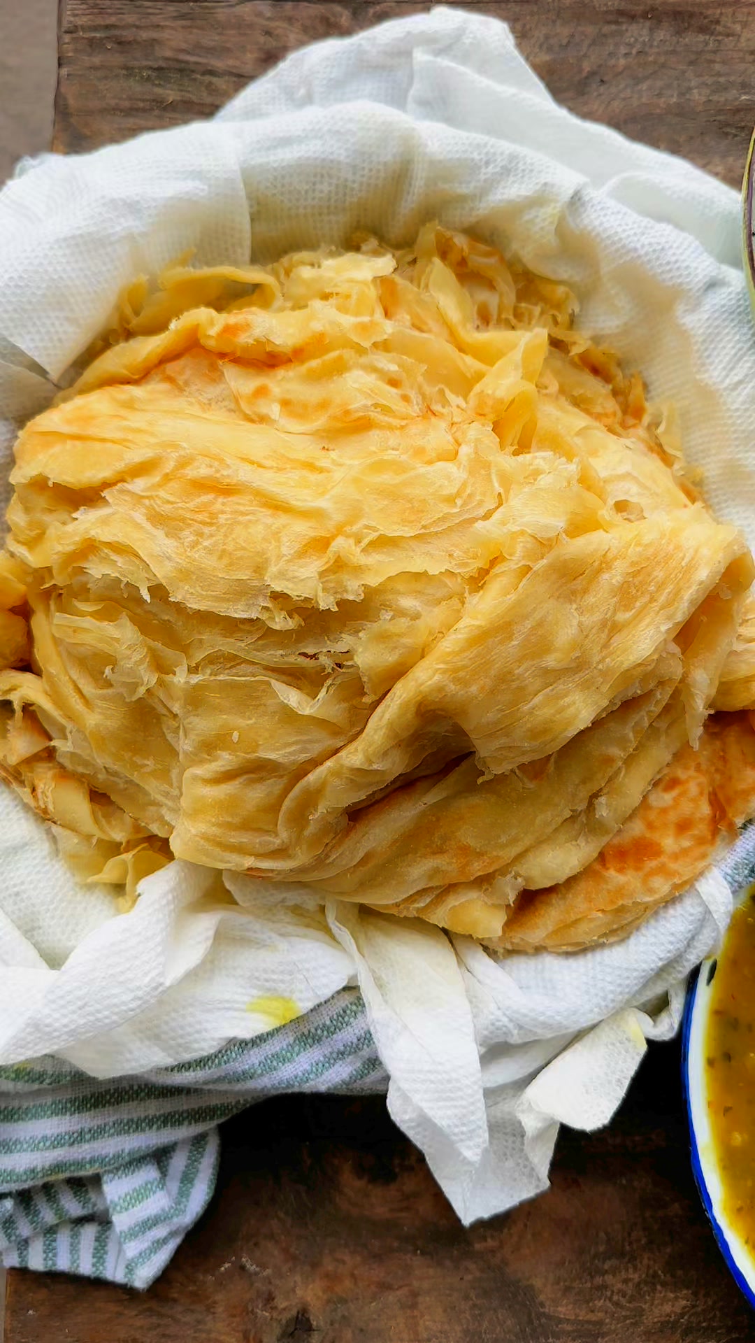 Soft, flaky & delicious #roti #paratha #oilroti Paratha aka buss up ...