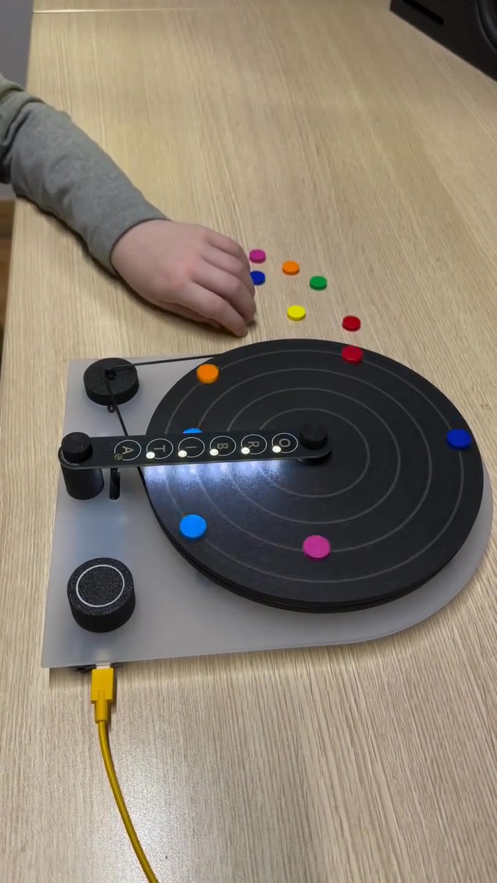Playtronica Orbita, a unique haptic MIDI sequencer that uses