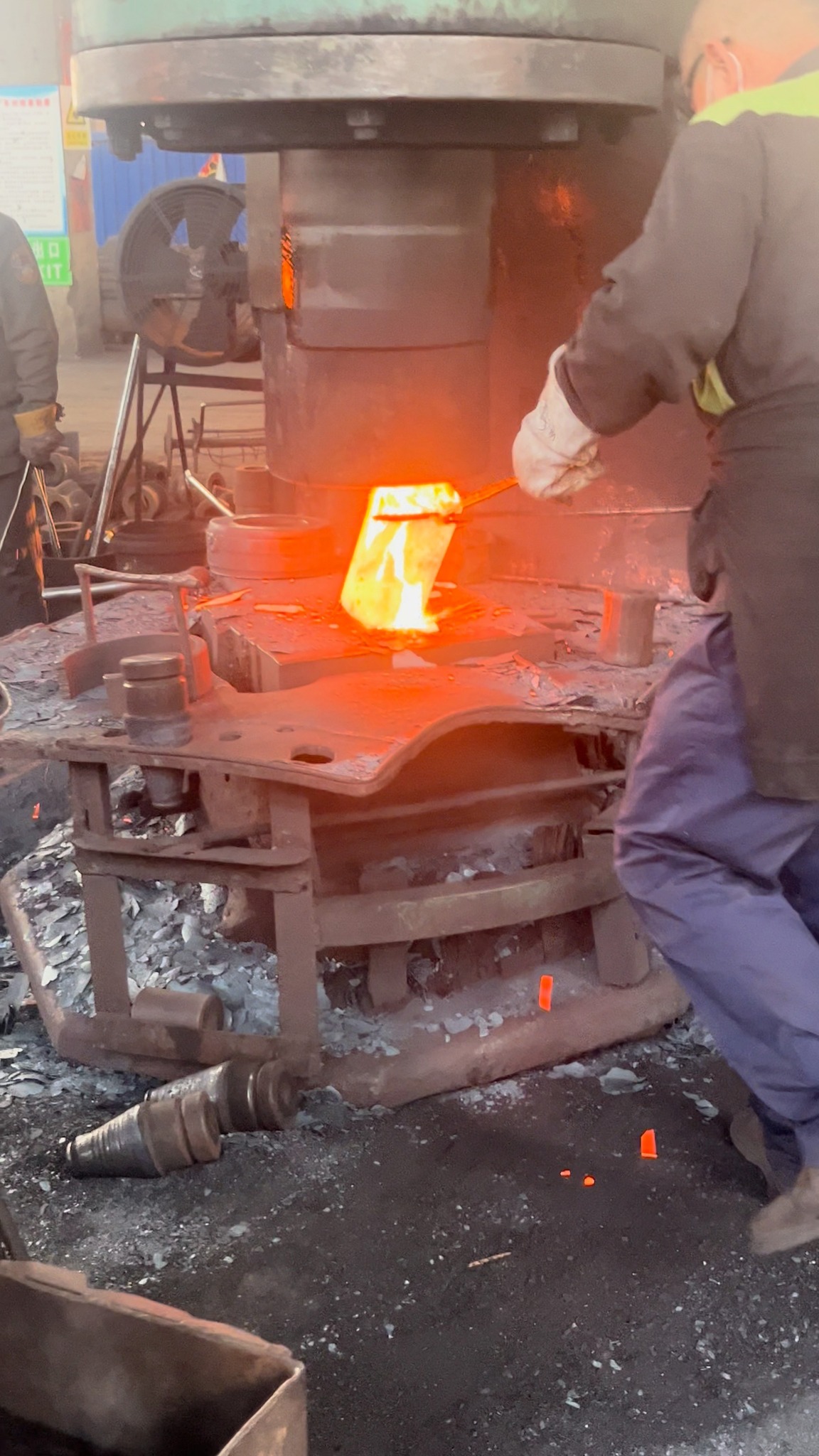 Inside the forging factory Free Forging at Full Power #forge #forging # ...