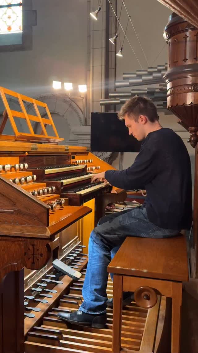 Visited the Cavaillé-Coll organ at St. Pierre in Neuilly-sur-Seine ...