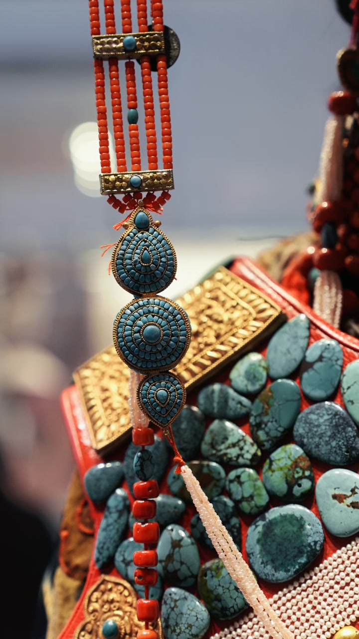 The pride of the Xizang Museum—this ancient peacock costume from