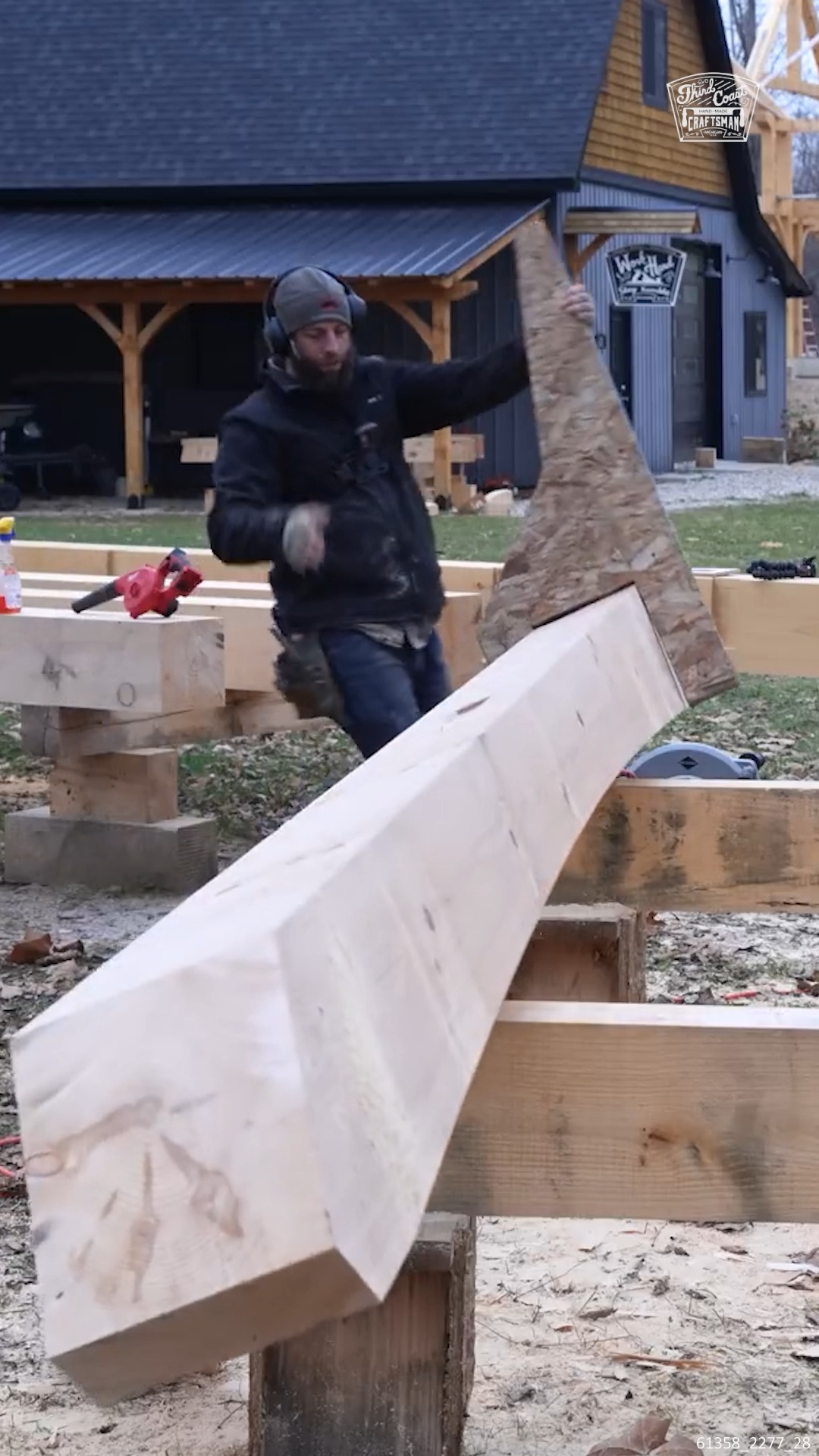 Cutting A Curve In a Giant Timber #timber #timberframe # ...