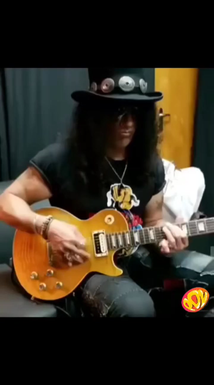 🔥 Slash jamming 🔥🔥 Credit : YT ROCKERSLASH1 #GnFnR #gnr | Guns n' f 'n ...