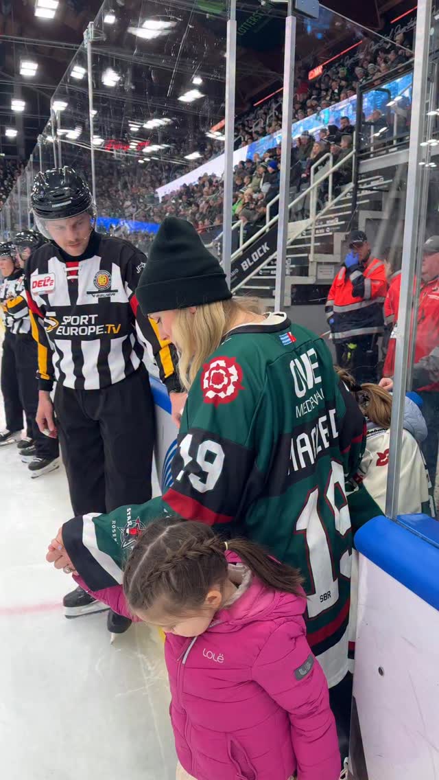 Ein sehr emotionaler Moment im ROFA-Stadion 🥺 @karly.macleod kehrt ...