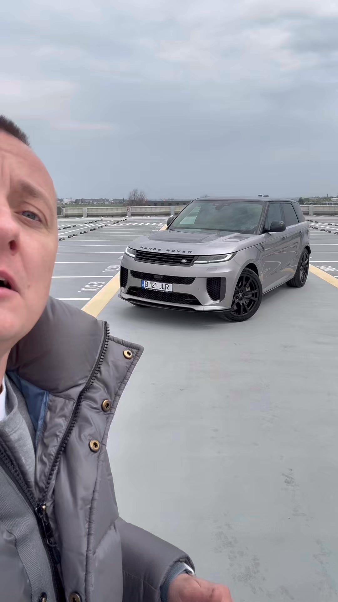 L-am găsit la Țiriac Auto Land Rover unde îl poți vedea/ comanda şi tu ...
