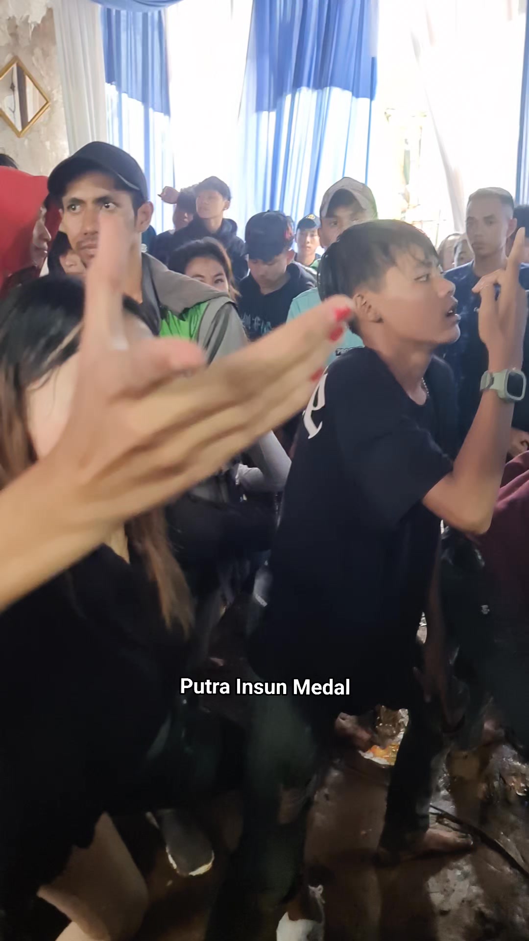 Zahra jadi pawang ketika unay kesurupan kesurupan #kalap #ndadi #reels ...