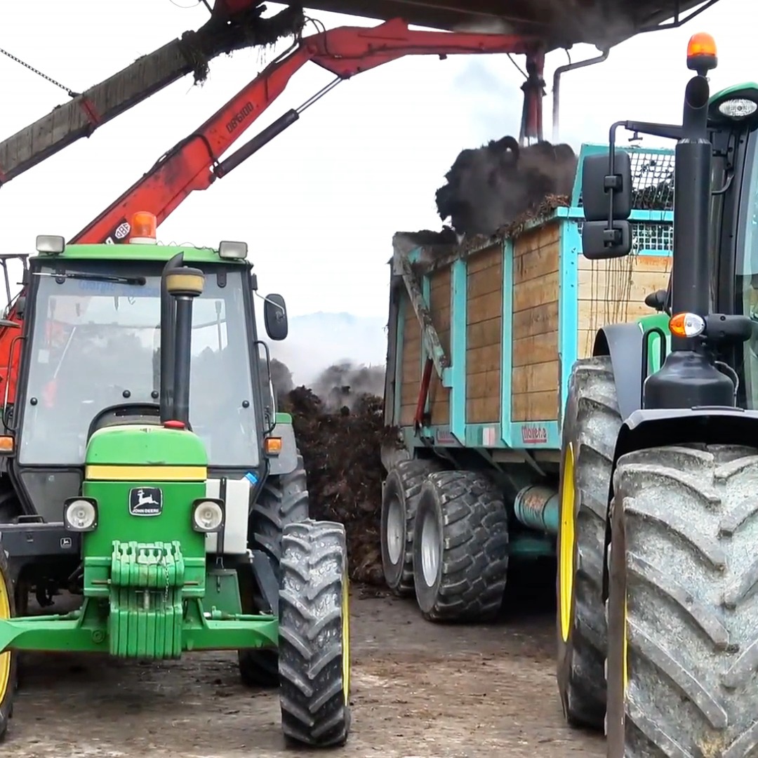 Preparing equipment for manure spreading 🔧🚜 | Big Machines | Facebook