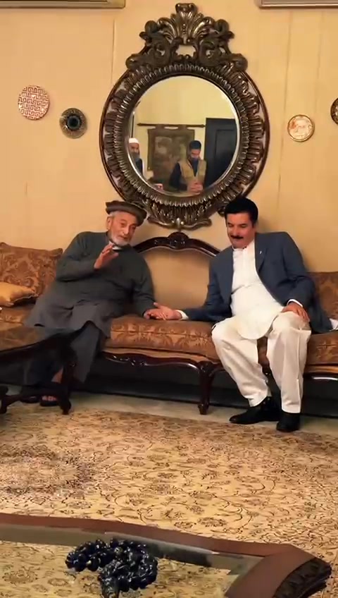 پشاور گورنر خیبرپختونخوا فیصل کریم کنڈی نے بلور ہاؤس پشاور میں سابق ...