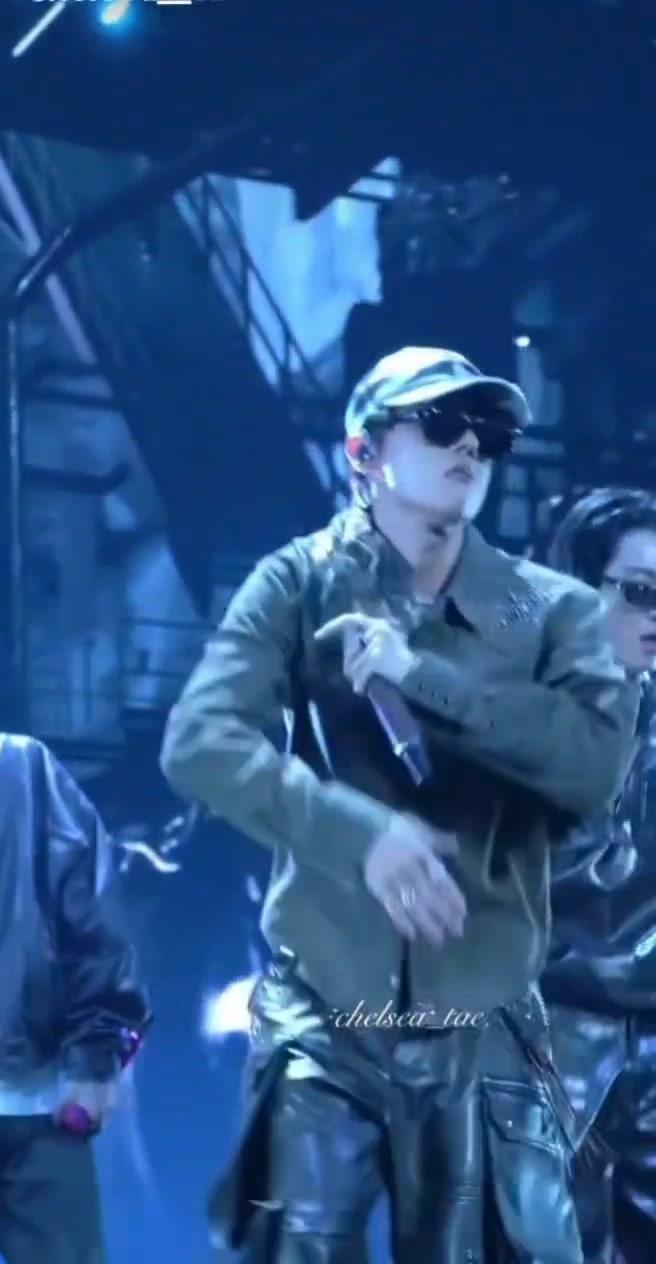 jhope is on fire🐿💜💜🔥🔥🔥🔥🫶🫰 #BANGTANNIE at #iHeartRadio
