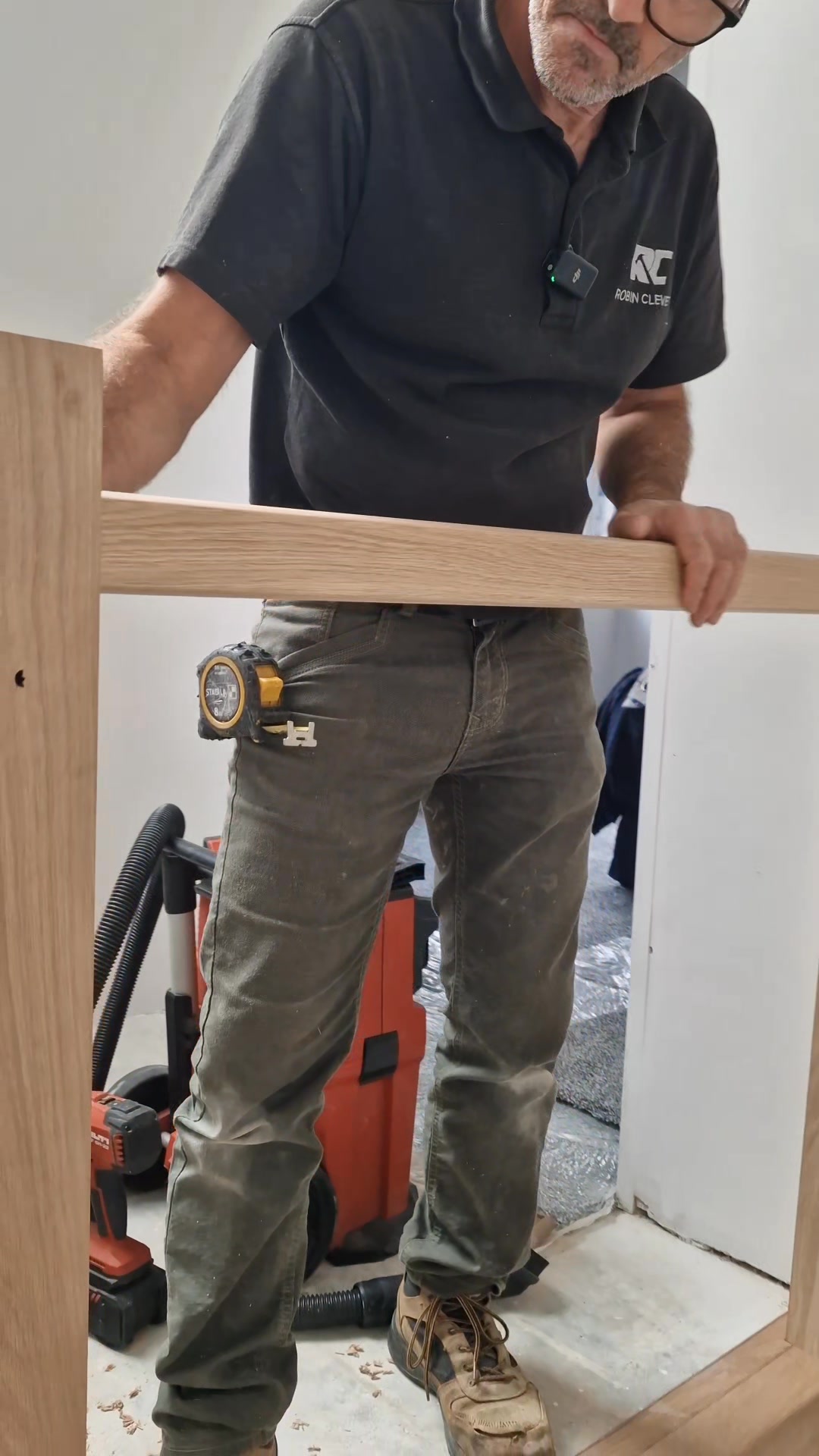 Handrail fitting with a full mortice using a router and jig, super easy ...