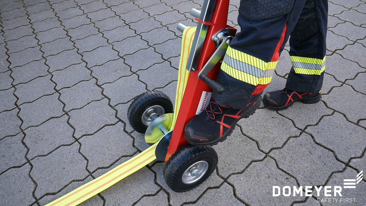 Er ist fahrbar und kann an der Einsatzstelle schnell und mühelos B- und C- Druckschläuche bis 20 m Länge aufrollen.🚒 Das ist der neue ROLLY IV aus dem Hause Barth Feuerwehrtechnik, den wir euch heute