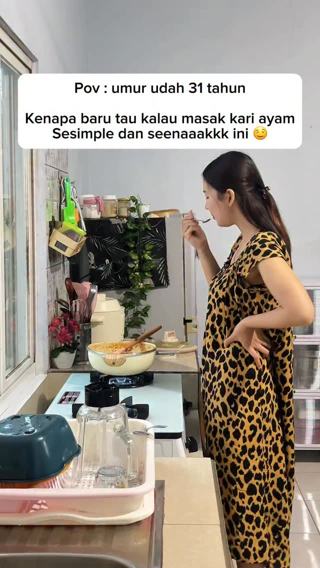 Panggil aku chef 😅😅 Tapi tapi ini sebenernya kari atau opor ya. Hampir ...