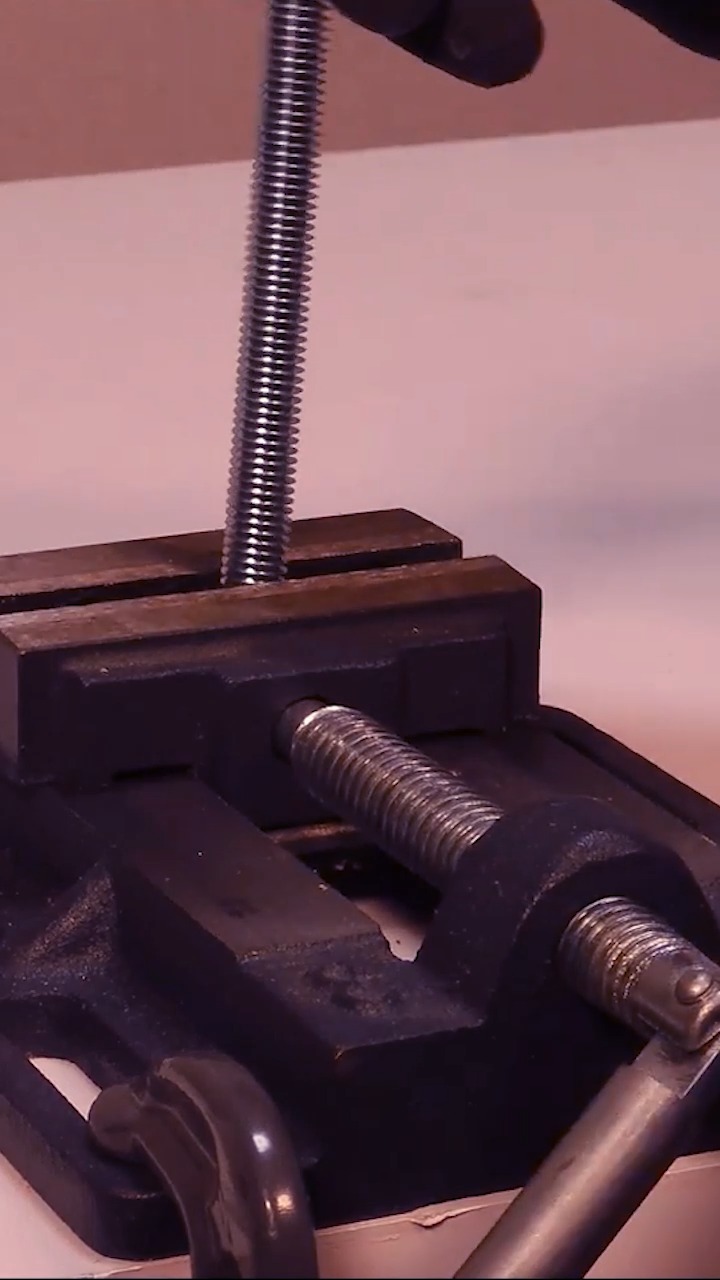 DIY Tip. How to clamp the rod to the vise.#shorts #woodworking #diy # ...