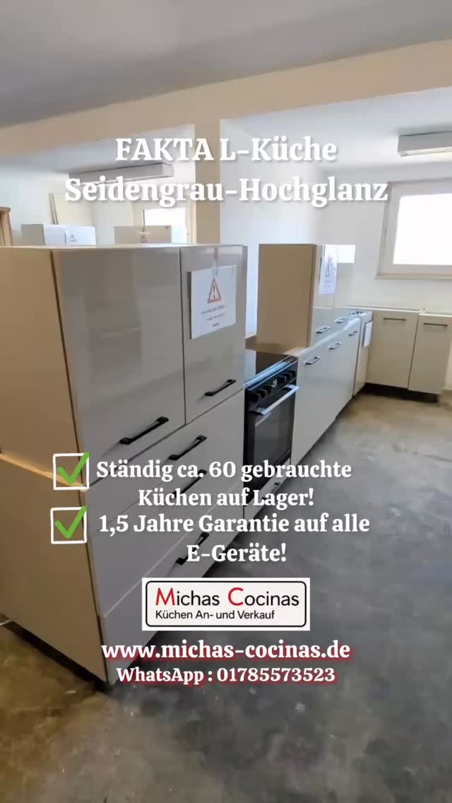 FAKTA L-Küche in Seidengrau-Hochglanz für 1700€✨, Diese und viele weitere Küchen haben wir gerade im Angebot! Standig ca.60, Küchen vor Ort und täglich treffen neue ein., Offnungszeiten:, Mo