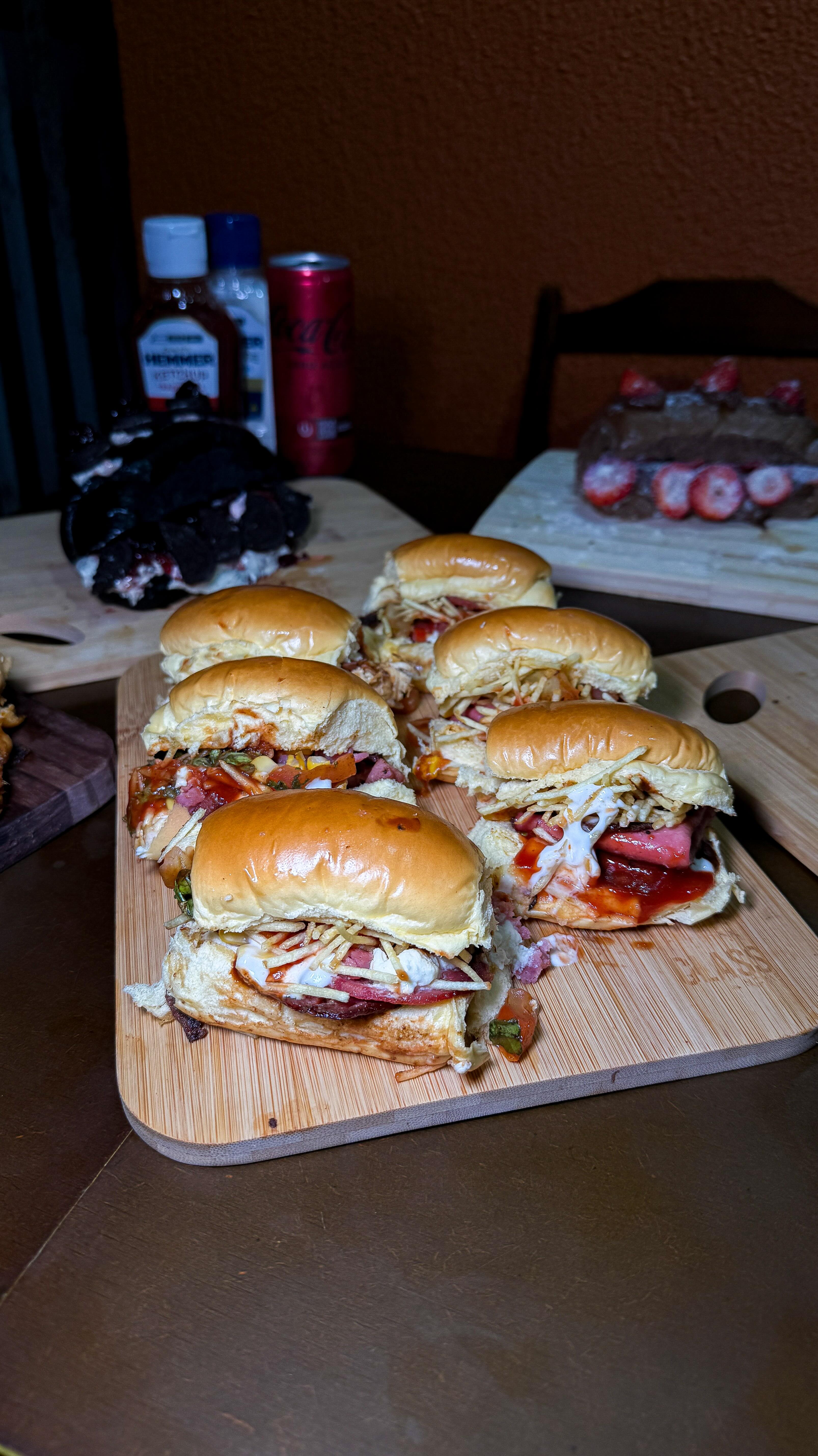 🌭 A @thedogueriagourmet está de volta com tudo! 😍 O clássico dog ...