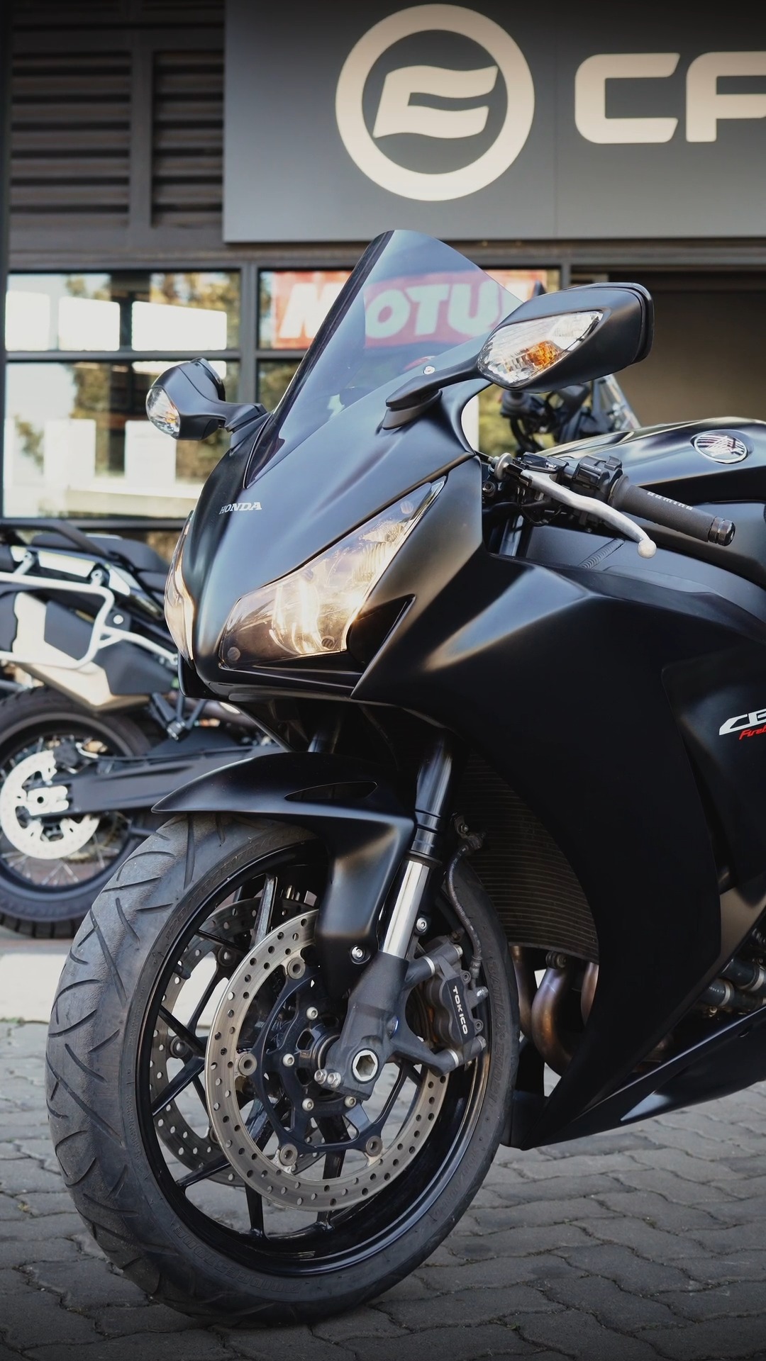 🔥 THE BLADE STILL CUTS. 🔥 The Honda CBR1000RR Fireblade is a