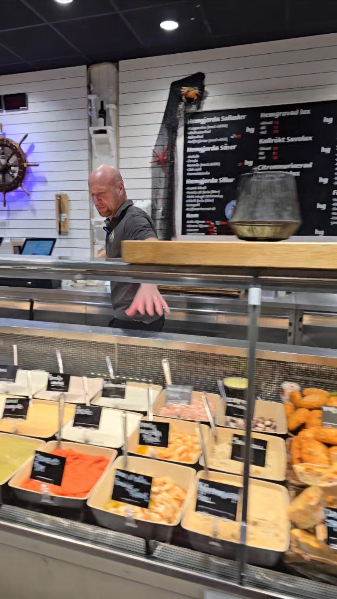 Fredag/Fiskhallen/Havetsläckerheter Färska Strömstads räkor 299kr/kg ...