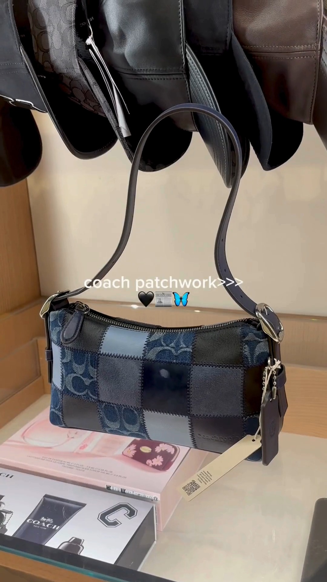 A statement bag moment if we've ever seen one 👜✨ The patchwork