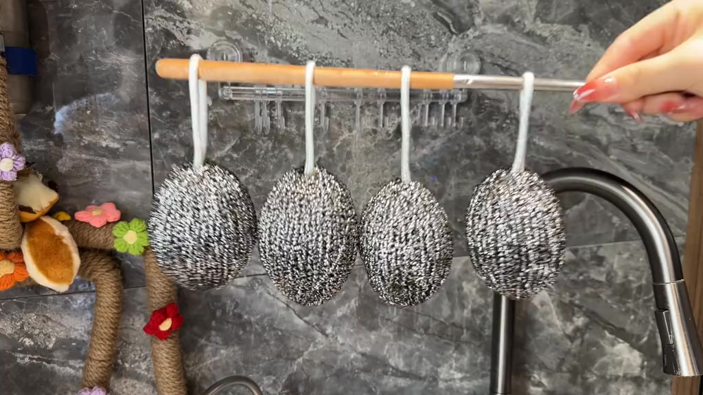 自帶掛繩的鋼絲球,用著確實方便,用料很足很緊實,而且還不易散,用完掛起來乾淨衛生#方便又實用 | 生活好物百貨 | Facebook