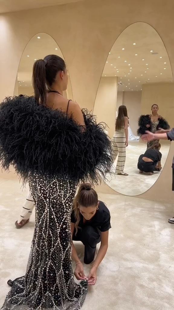 silk black homecoming dress Deep V neck Charming With Feather Beaded Short – SELINADRESS sa_md_30 Stassi Schroeder and Ariana line Mini stretch satin size:5-6 Years (130cm)