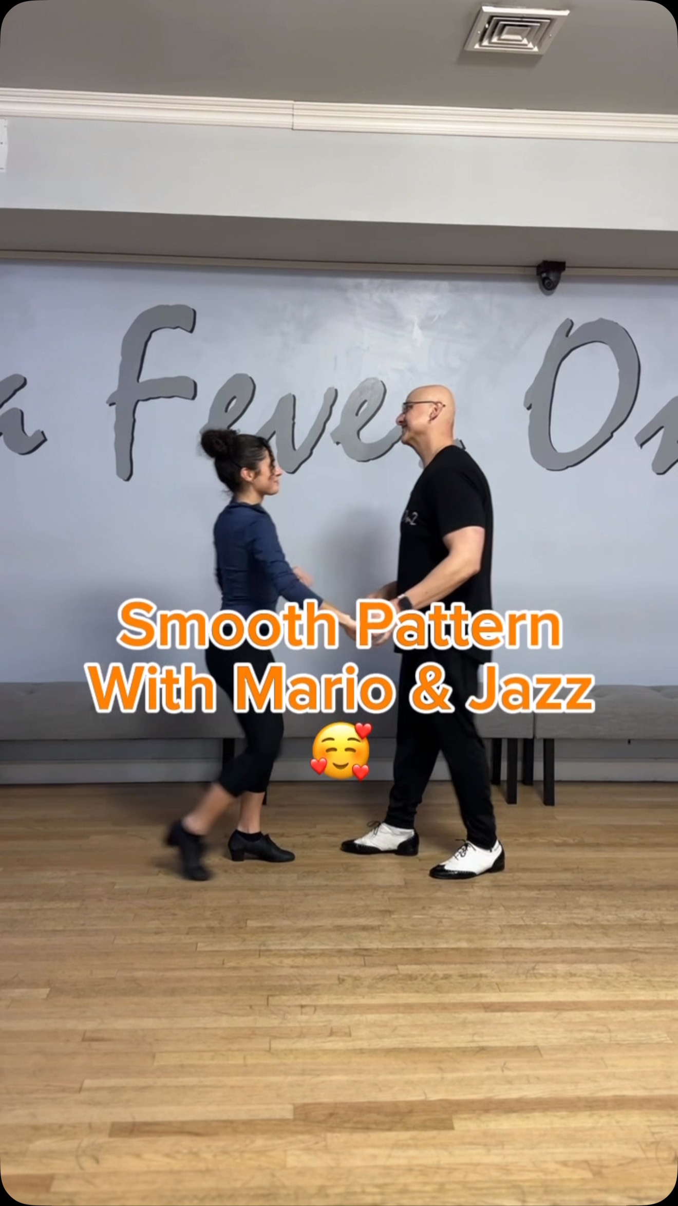 We love a smooth salsa pattern that makes dancing look effortless 💃🏼🕺 ...