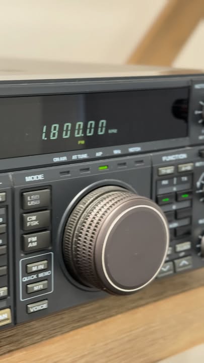 🔥 “Kenwood TS-850S — where classic soul meets serious signal