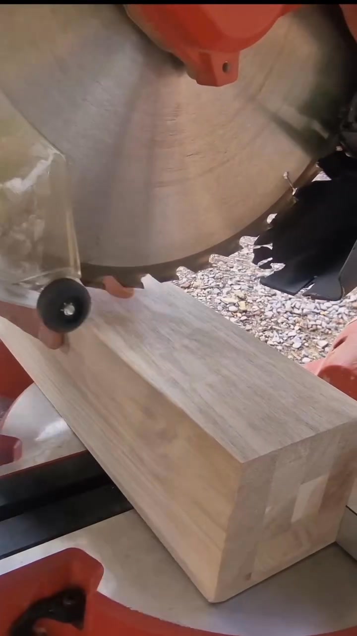 Handrail fitting with a full mortice using a router and jig, super easy ...