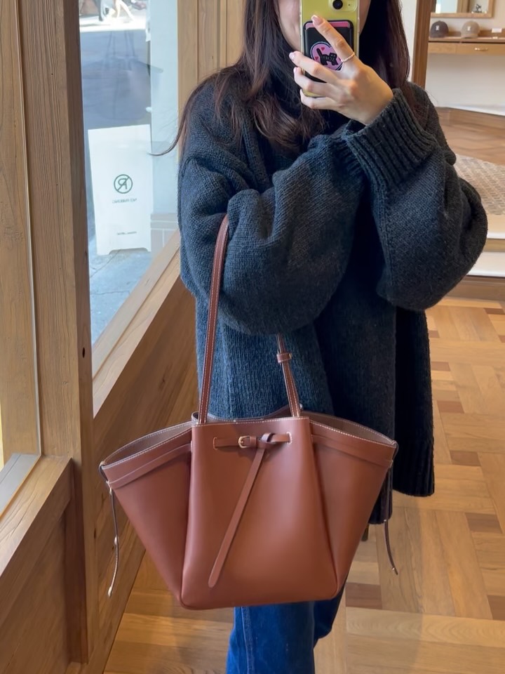 Folnua Bag preorder closing in 8 hours! Originally I bought anthos