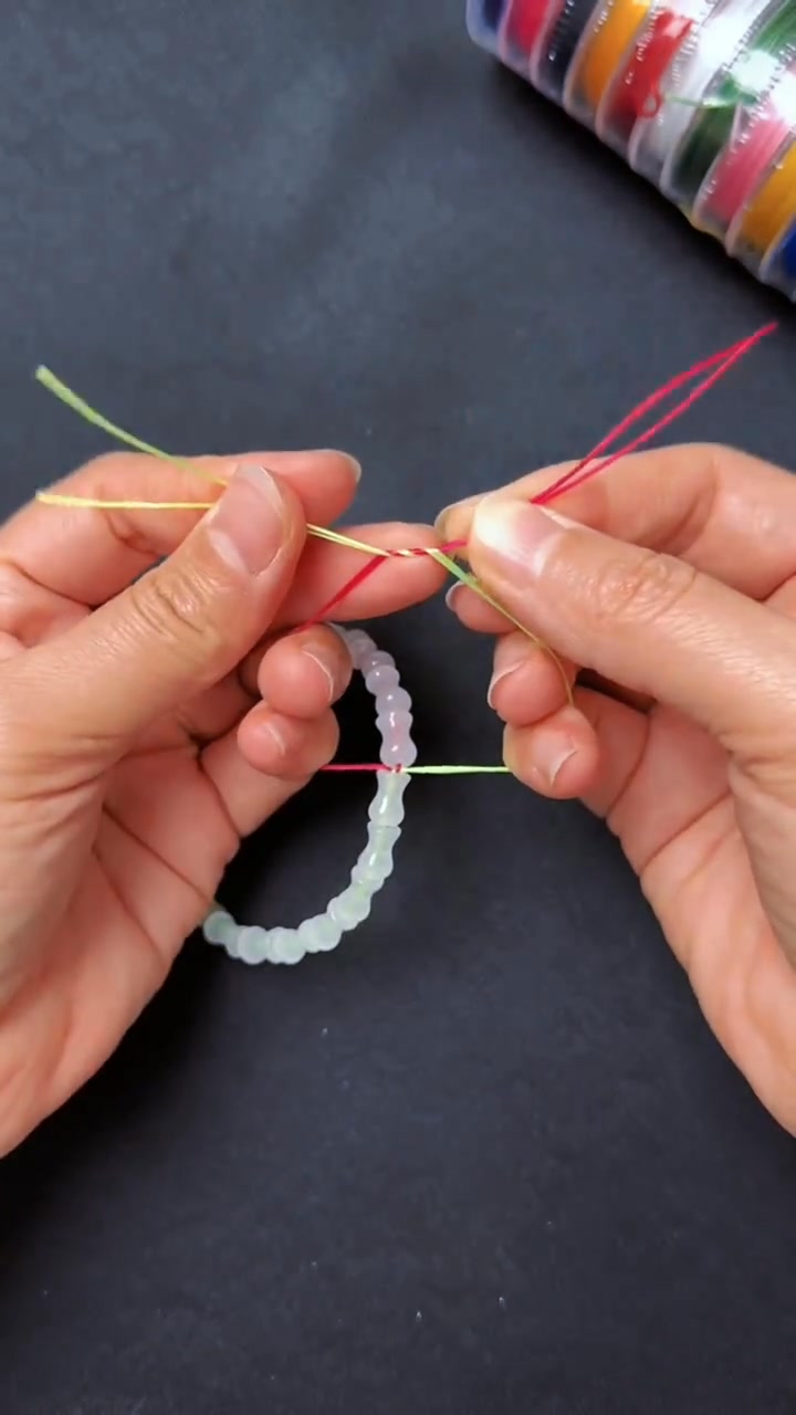 #手工diy #打結小技巧 #手串繩結打法 #彈力繩 扁彈力線雙線打結收尾 | 翔媽手工編織 | Facebook