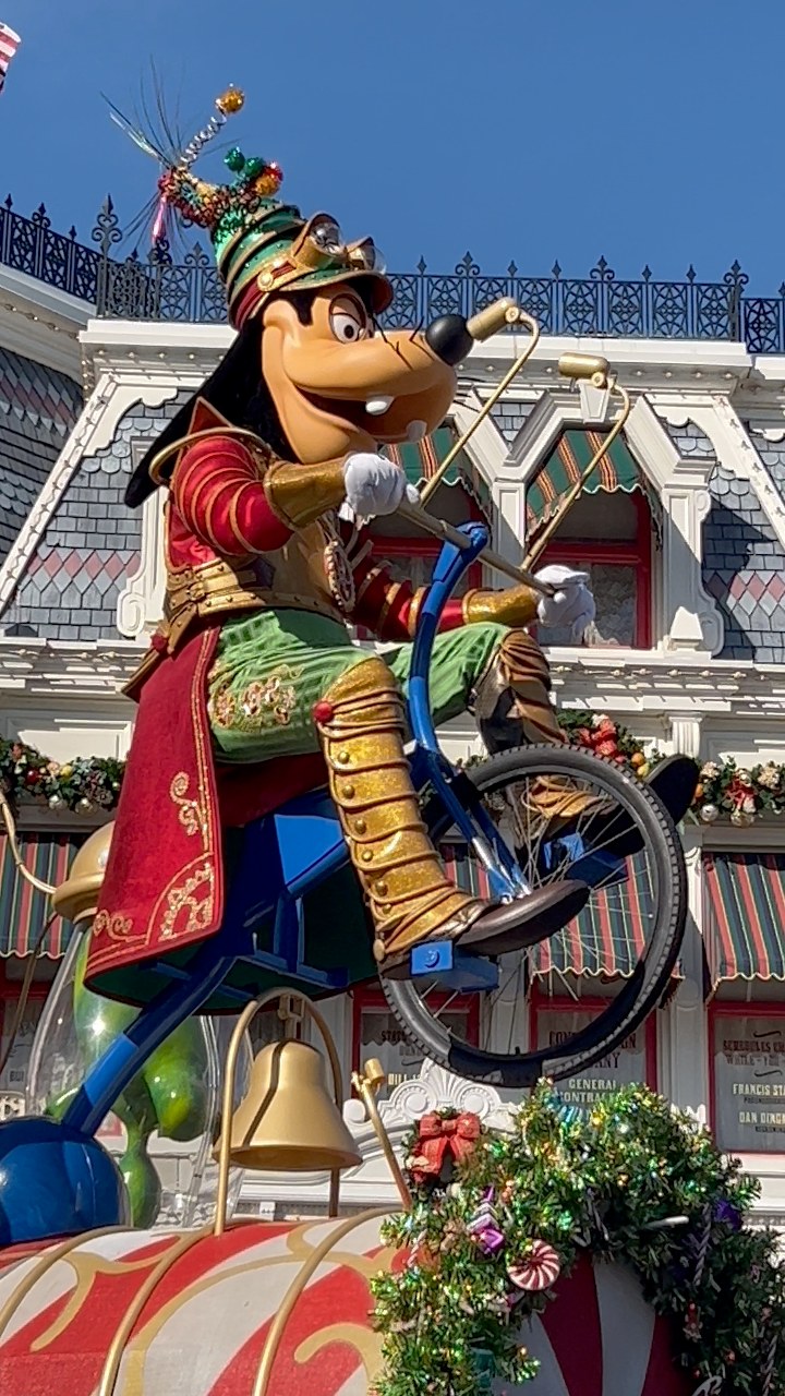 Goofy is riding his bike | Magicparkmemories | Facebook