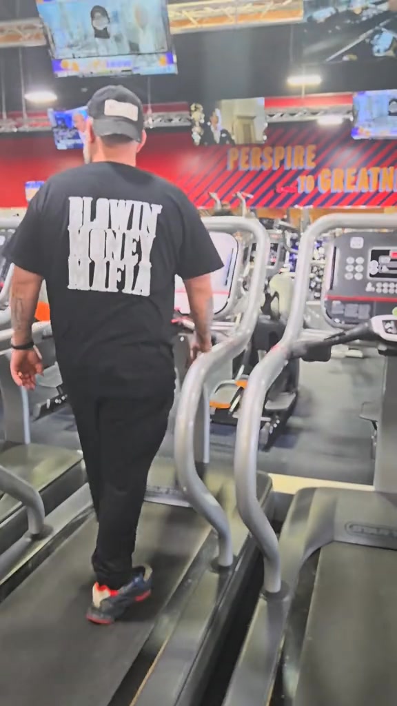 Blowin money mafia taking over the gym 💪 #fypageシ #gym #mob # ...