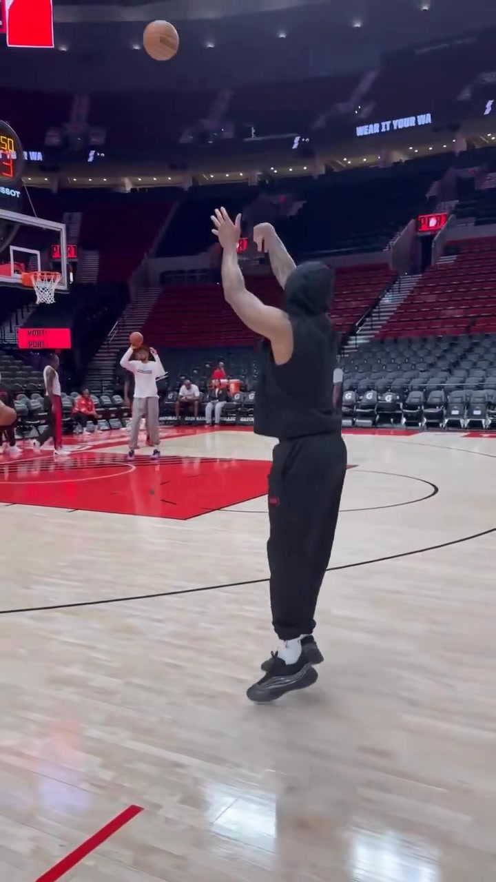 Long ways to go, but got some shots up at Moda before tonight’s game ...