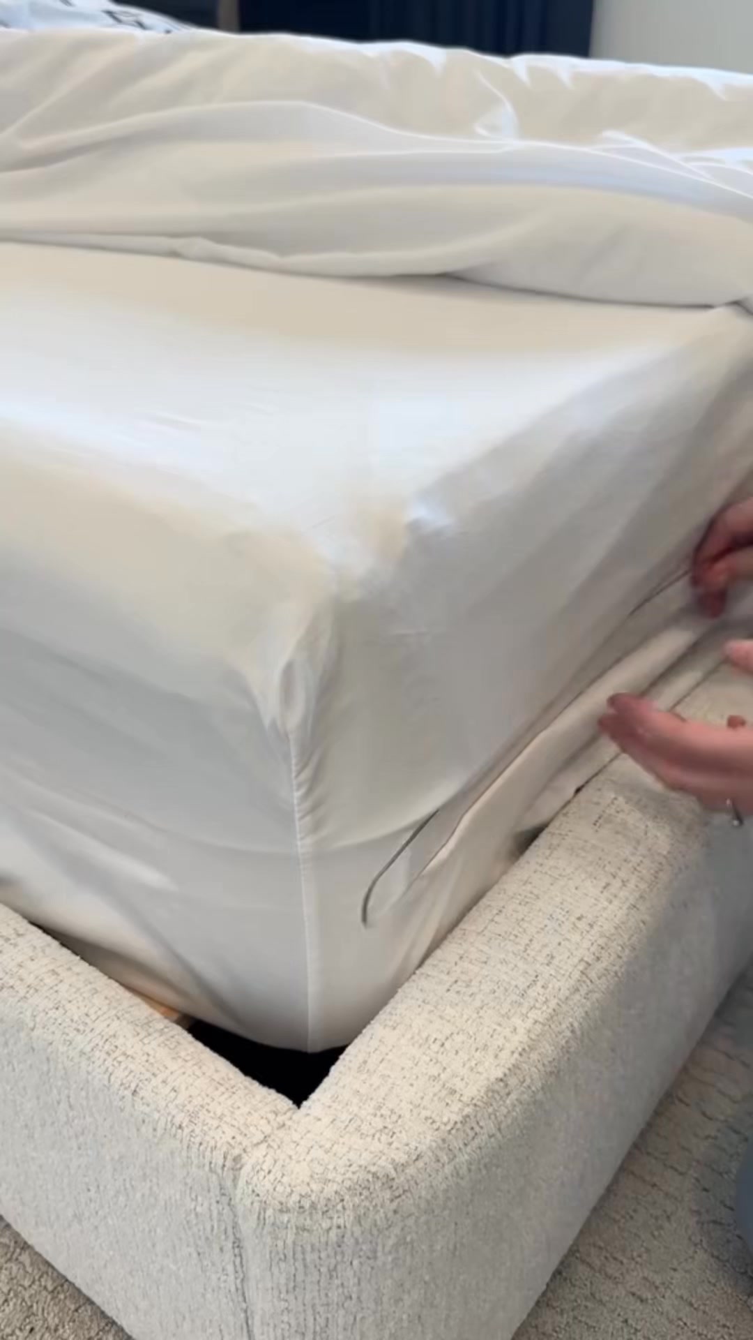 🛏️ Set 4 Suporturi pentru Fixarea Perfectă a Cearsafului — oferă ordine ...
