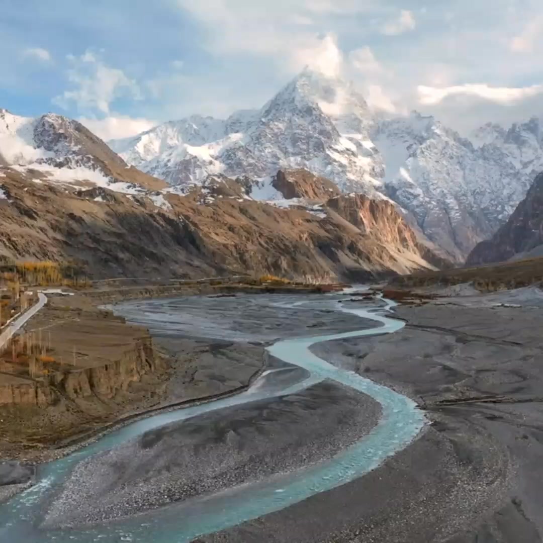 Esto no lo verás todos los días. El Río Hunza, atravesando la ...