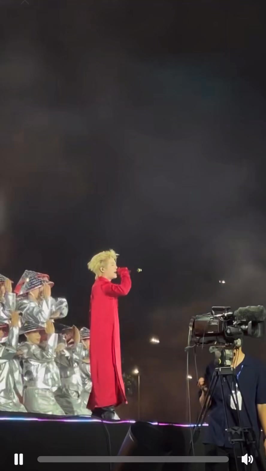RHYDER TẠI CONCERT “TÔI YÊU TỔ QUỐC TÔI” Trời ơi hôm nay RHYDER diện áo ...