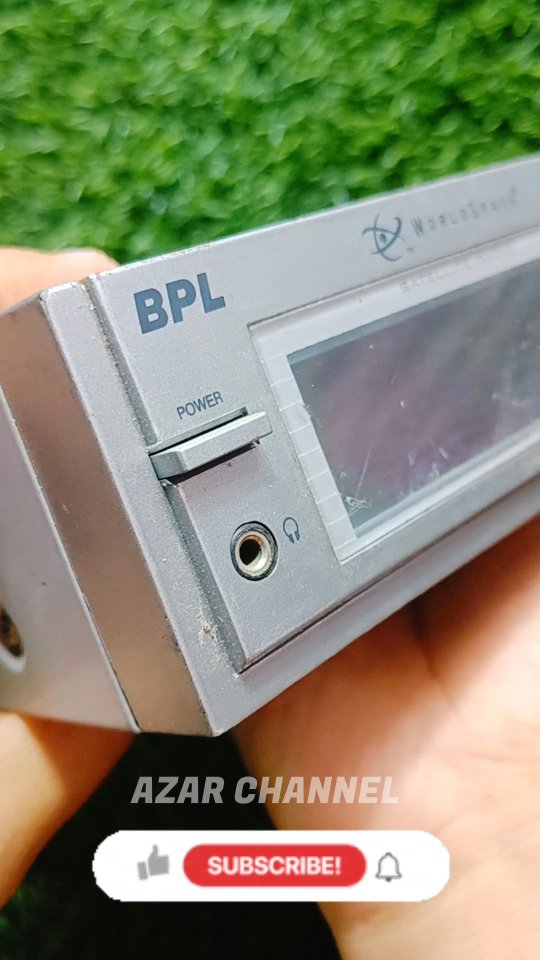 Sanyo RP 8700 Pulsar multi-band world receiver radio.