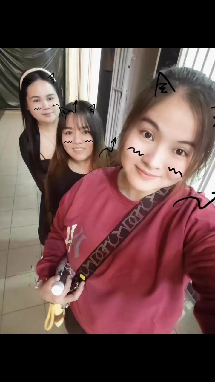rantau panjang马路一半掉下去 一开始只是听到bon bon的声音 我们还在车房的 要回家时候走出去又听到声音 突然就很大的动静 ...