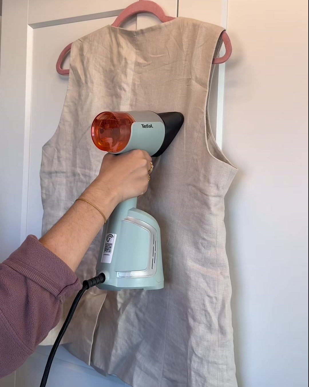 Explore a new generation of clothes steaming, with Tefal Aerosteam